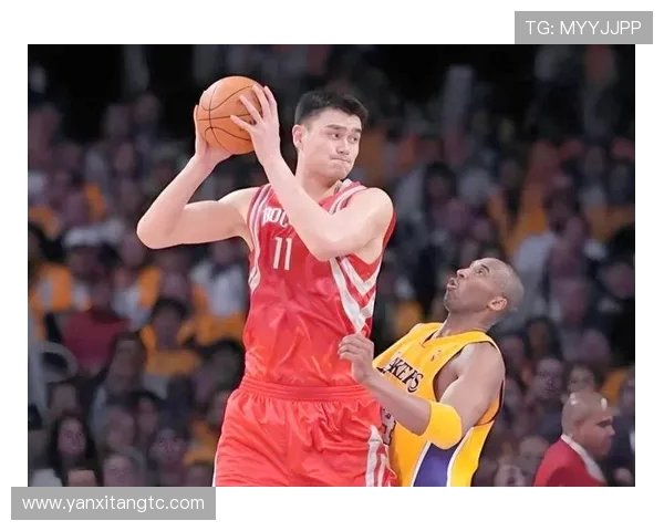 姚明在NBA的巅峰对决与美国中锋的较量与传奇故事 姚明在NBA的巅峰对决与美国中锋的较量与传奇故事